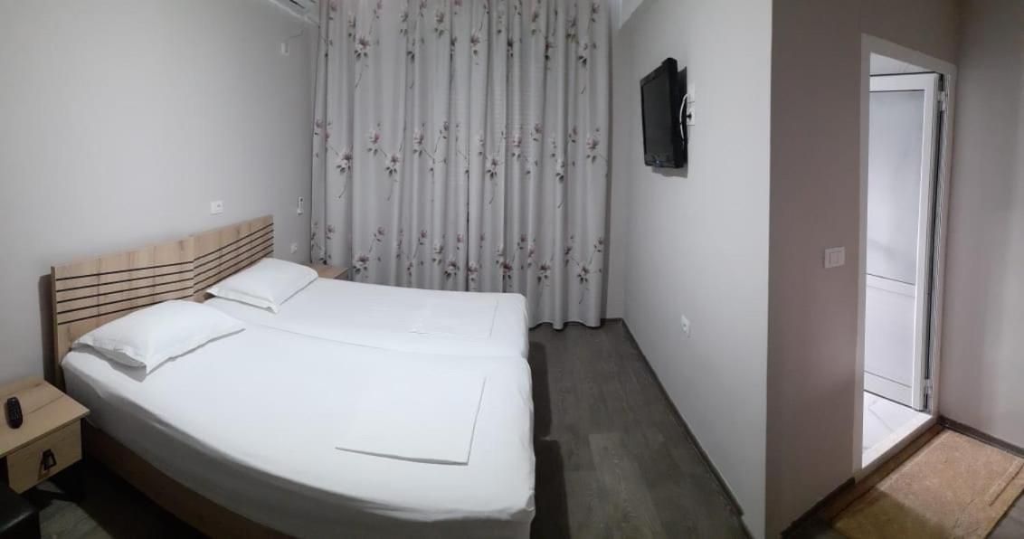 Hotel Permeti Eksteriør billede